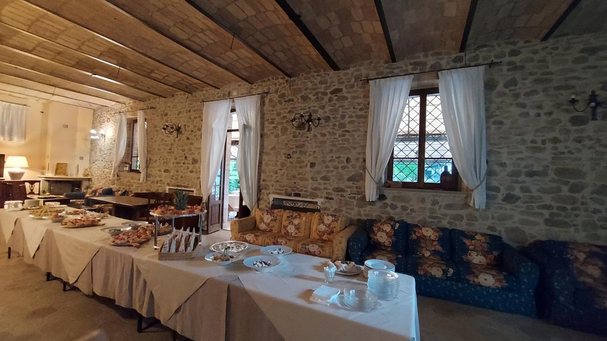 Country Hotel Poggiomanente Umbertide Exterior foto